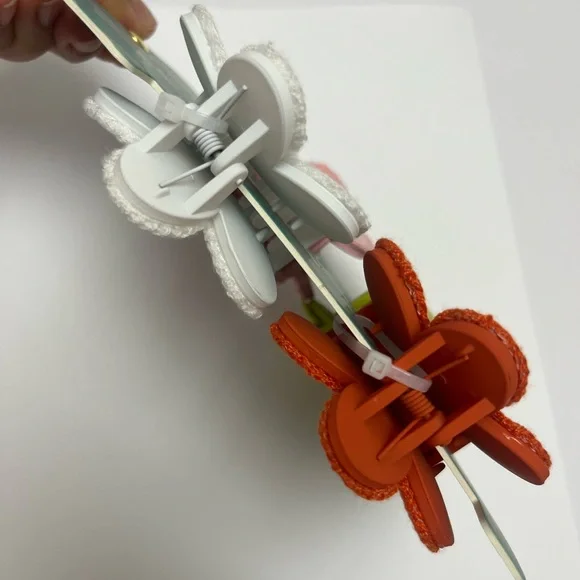 NWT 💚🧡🩷 Piper K Hair Claw Clips set of 4 flowers knitted crochet - Picture 11 of 14